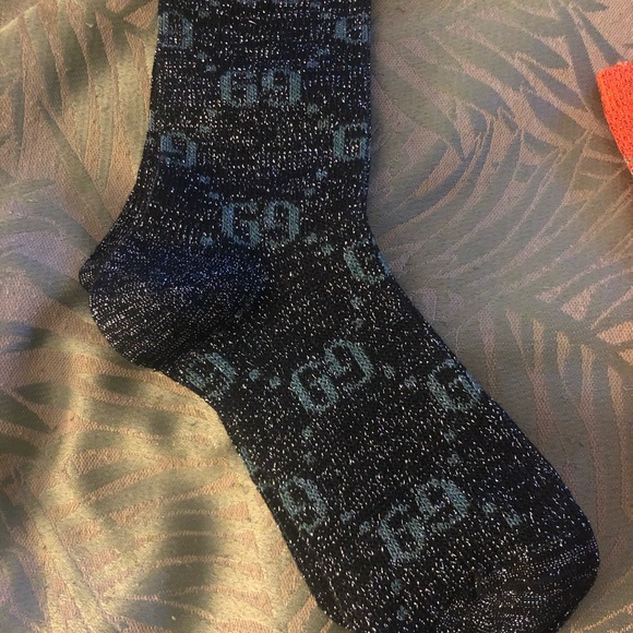 Gucci Red and Green Striped w/ Classic Bee symbol - Picture 12 of 14